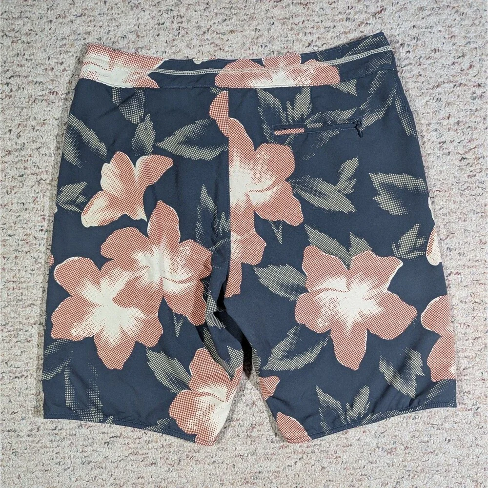 Tommy Bahama Relax Board Shorts Mens Size 38 Hawaiian Floral Navy/Red Pop Art